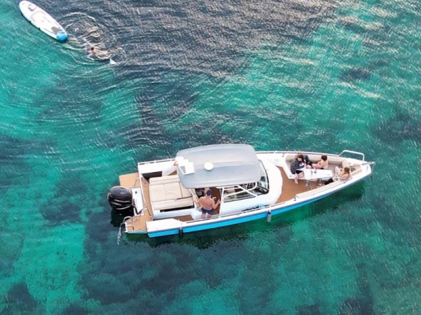 Yacht charter Can Picafort - Axopar 28 T-TOP 28 T-Top on SamBoat