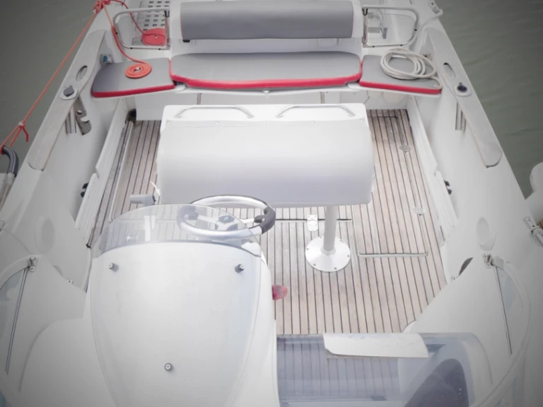 Motorboat hire in La Baule-Escoublac - Bénéteau Flyer 750 WA