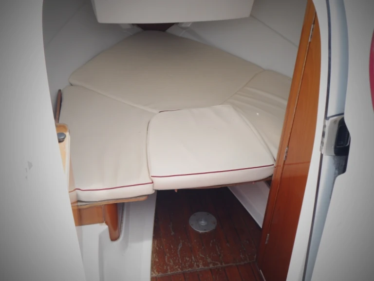 Charter a Bénéteau Flyer 750 WA in La Baule-Escoublac on Samboat