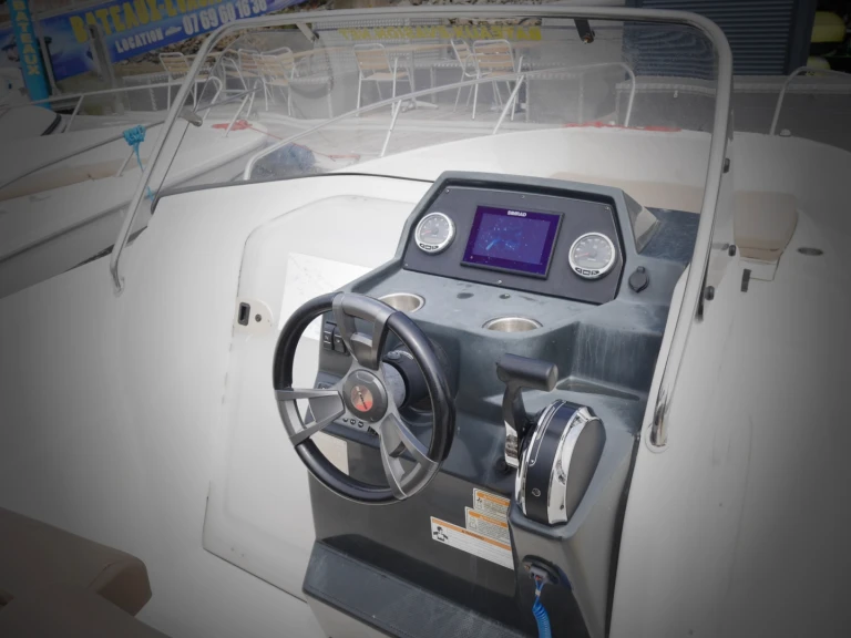 Yacht charter La Baule-Escoublac - Quicksilver QUICKSILVER 675 ACTIV on SamBoat