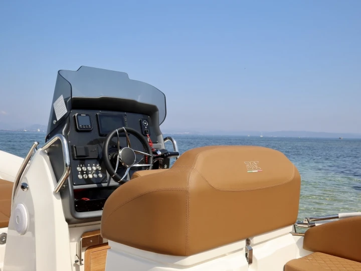 Yacht hire Hyères cheap Bsc 70 élégance