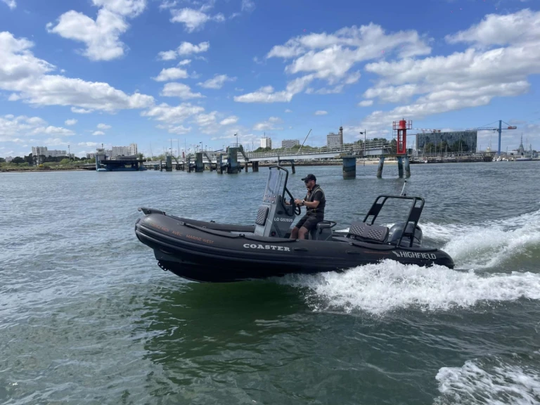 Charter a Highfield COASTER 54 in Lorient on Samboat