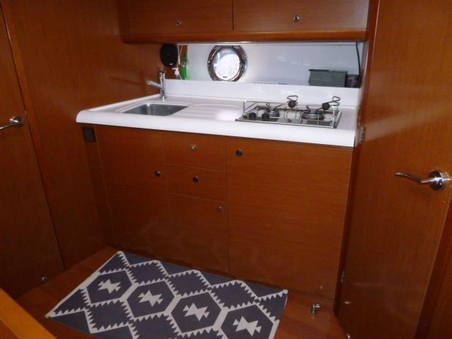 Hire Motorboat Bénéteau with a boat licence