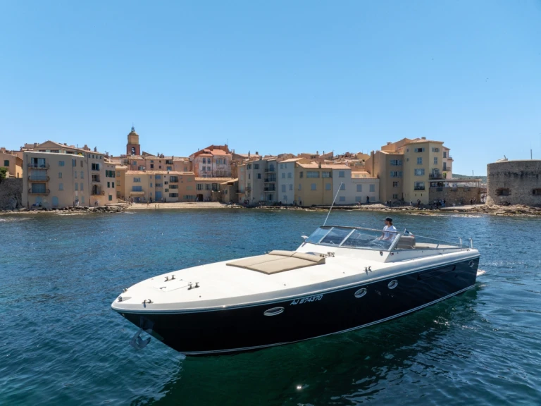 Charter a Itama ITAMA 42 in Saint-Tropez on Samboat