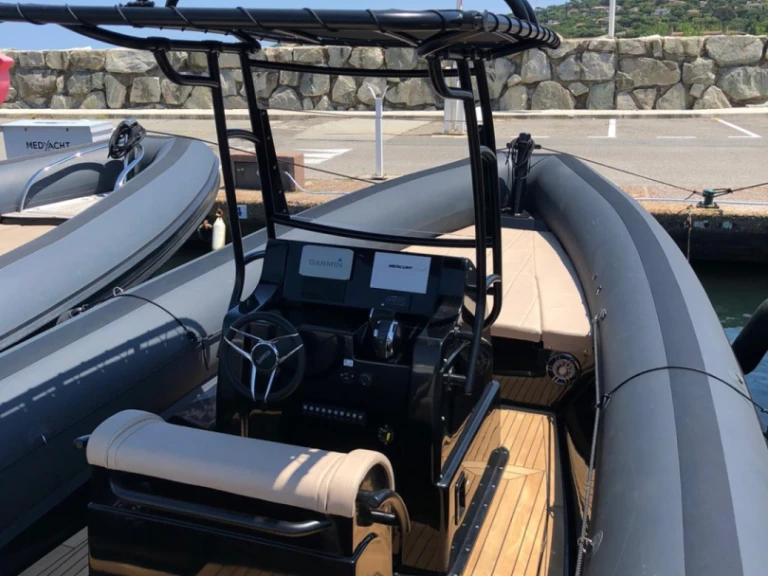Sea Water 280 Smeralda  charter bareboat or skippered in  Cogolin