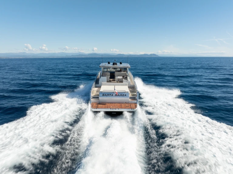Yacht hire Saint-Tropez cheap Med Yacht 52