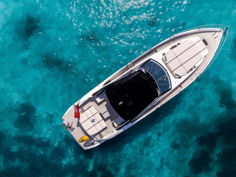 Motorboat hire in Cogolin - Sunseeker SuperHawk55