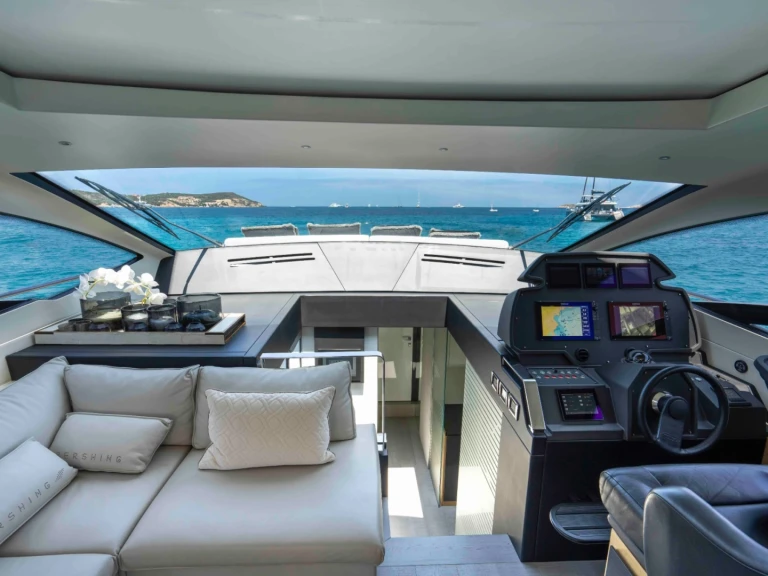 Yacht charter Saint-Tropez - Pershing PERSHING 70 on SamBoat