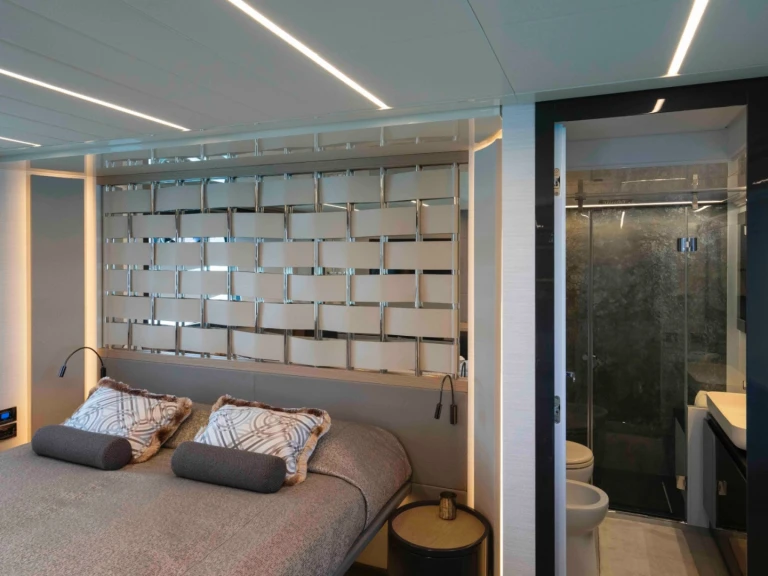 Yacht hire Saint-Tropez cheap PERSHING 70