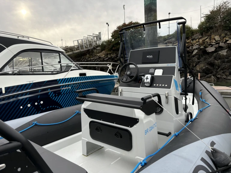 Hire RIB Zodiac with a boat licence