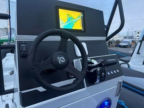 Charter a Zodiac Pro 7 in Brest on Samboat