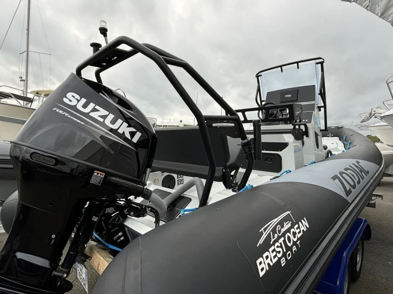 Hire RIB Zodiac with a boat licence