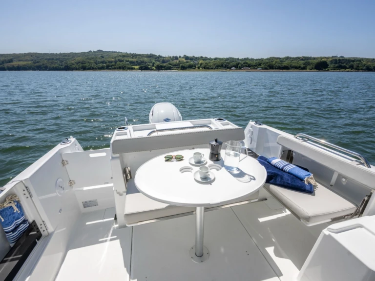 Yacht hire Brest cheap Antares 7