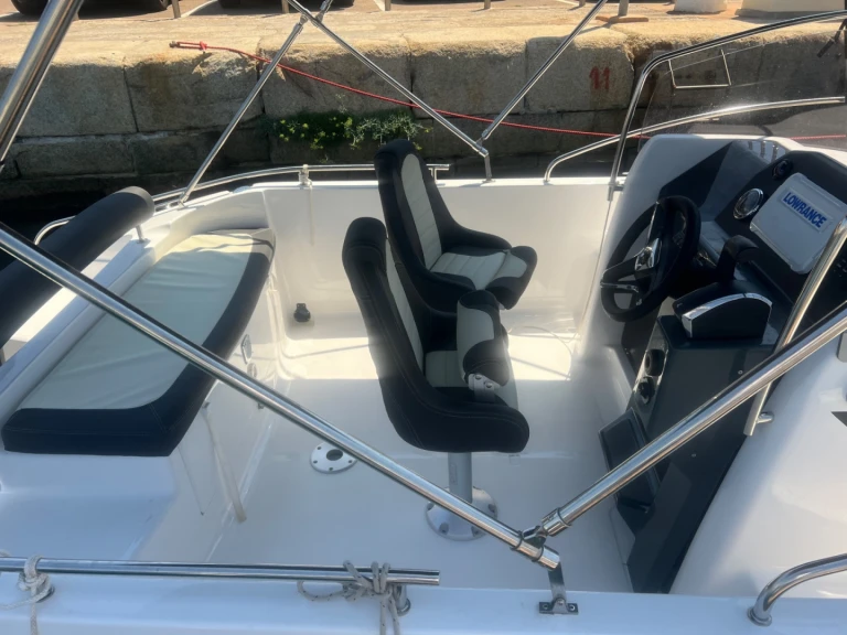 Yacht hire Ajaccio cheap Cap Ferret 702 Open