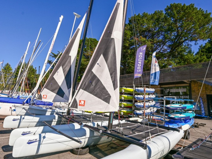 Hire Catamaran Dart with a boat licence