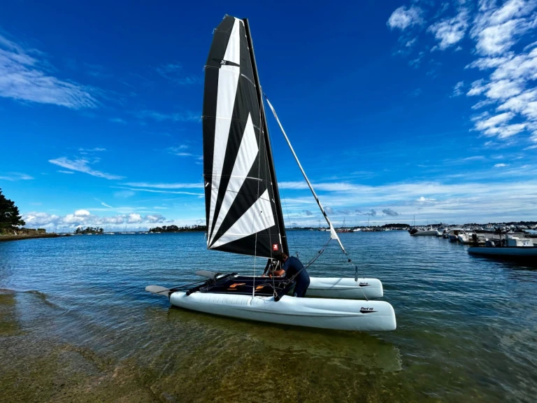 Catamaran hire in Arradon - Dart DART 16