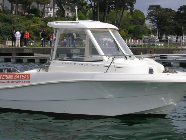 Hire Motorboat Jeanneau with a boat licence
