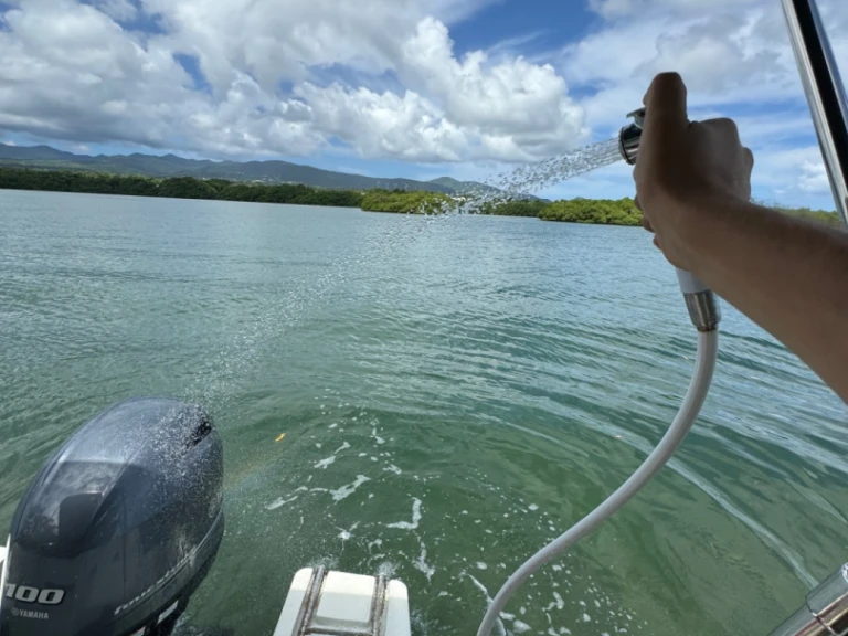 Hire Motorboat with or without skipper Pacific Craft Pointe-à-Pitre