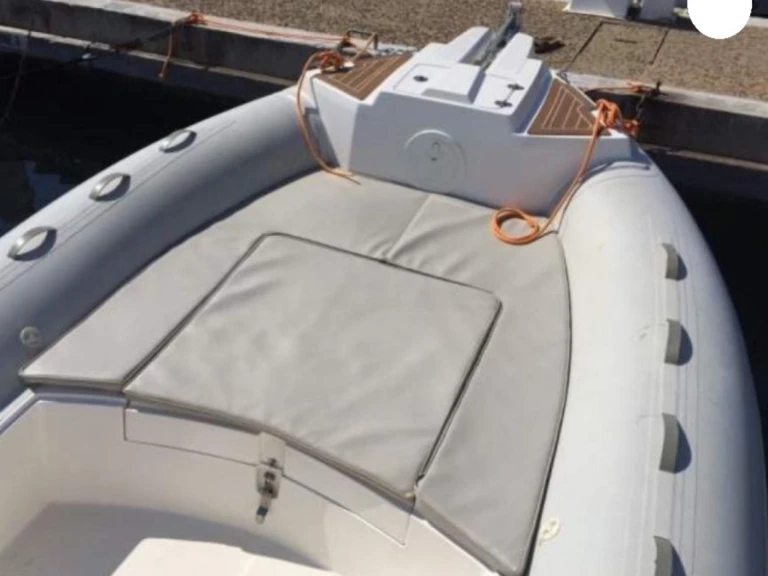 Hire RIB Capelli with a boat licence