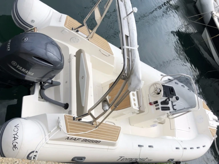 Hire RIB Capelli with a boat licence