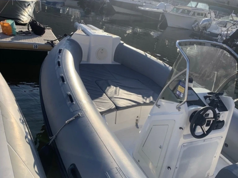 Hire a Quicksilver Activ 605 Sundeck Marseille