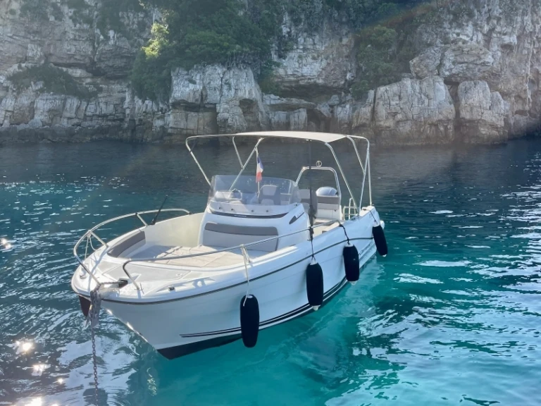 Motorboat hire in Antibes - Jeanneau Cap Camarat 6.5 CC Serie 3