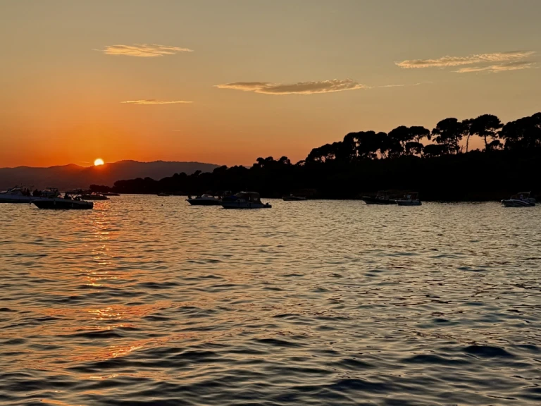 Yacht hire Antibes cheap CAP CAMARAT