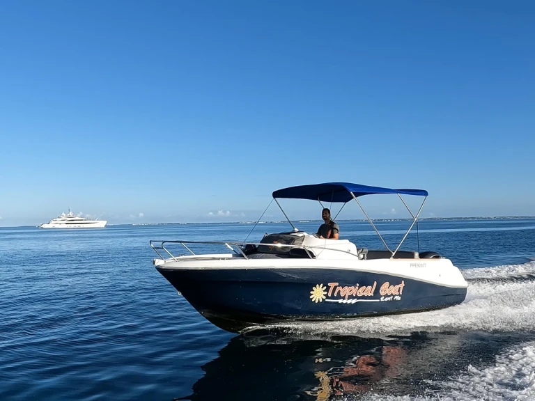 Hire Motorboat with or without skipper Jeanneau Marigot