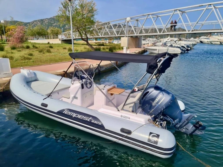Hire a Capelli Tempest 630 Saint-Florent