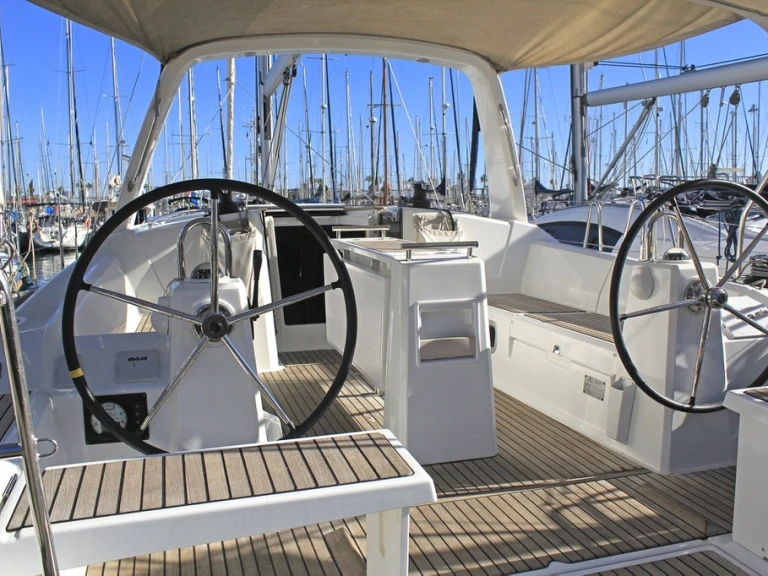 Yacht charter Cambrils - Bénéteau Oceanis 38.1 on SamBoat