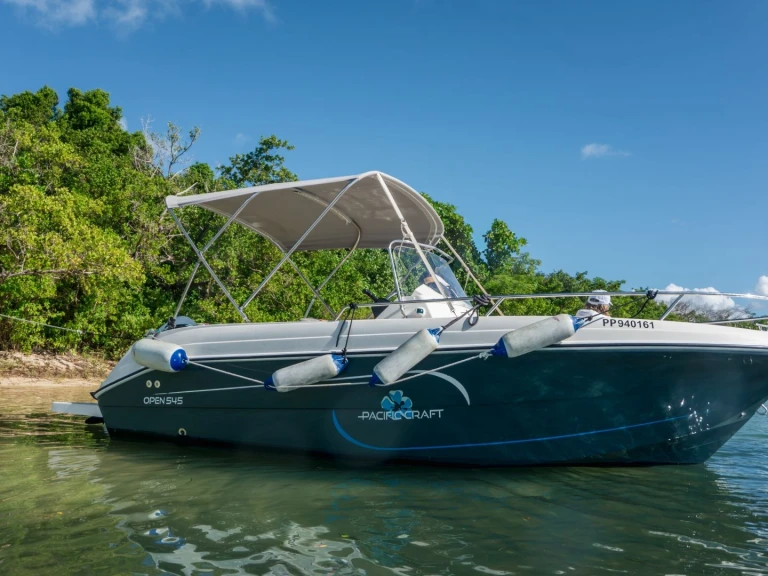 Hire a Pacific Craft Pacific Craft 545 Open Port-Louis