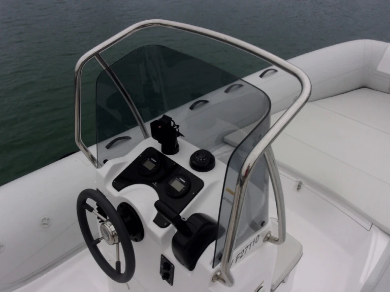 Hire RIB Capelli with a boat licence