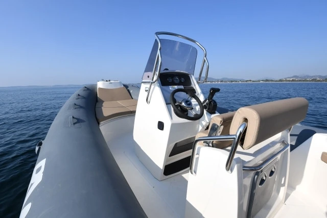 Yacht hire La Trinité-sur-Mer cheap BWA 22 GTO