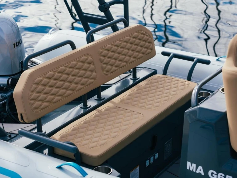 Hire RIB Highfield with a boat licence