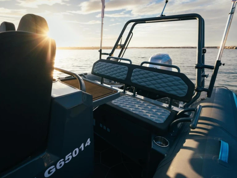 Charter a Highfield Patrol 660 in La Trinité-sur-Mer on Samboat