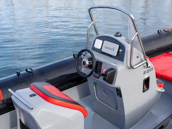 Hire RIB Marshall with a boat licence