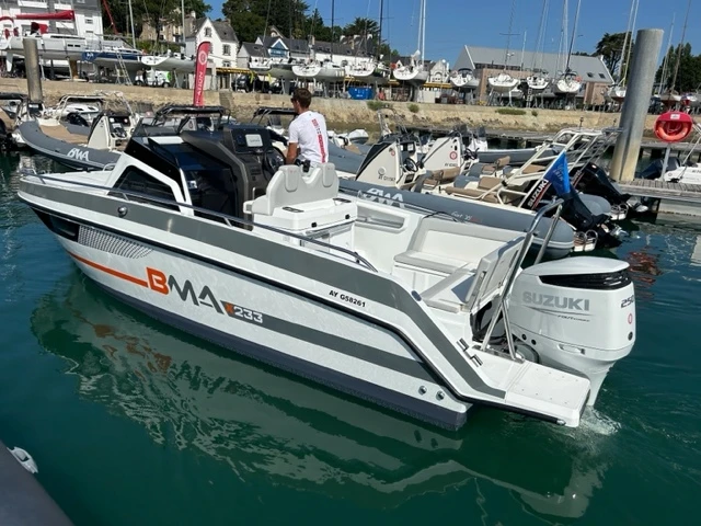 Charter a BMA BOATS BMA X233 in La Trinité-sur-Mer on Samboat