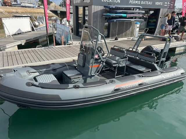 Charter a Highfield HIGHFIELD 54 PATROL COASTER in La Trinité-sur-Mer on Samboat