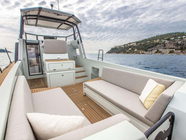 Charter a BUEHLER TURBOCRAFT Silverfine in La Trinité-sur-Mer on Samboat