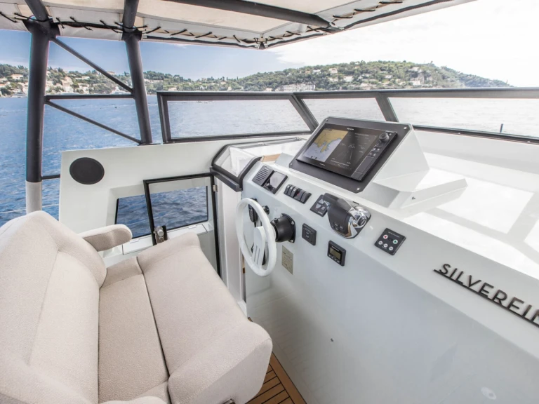 Hire Motorboat BUEHLER TURBOCRAFT with a boat licence