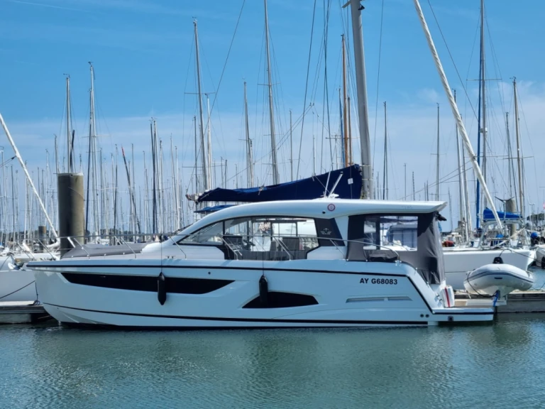 Hire Motorboat with or without skipper Sealine La Trinité-sur-Mer
