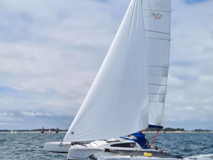 Sailboat to hire La Trinité-sur-Mer at the best price