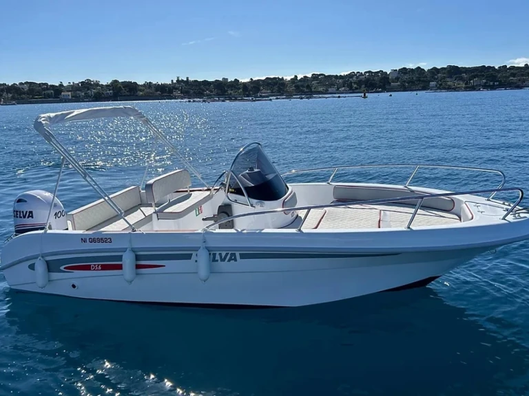 Motorboat to hire Antibes at the best price