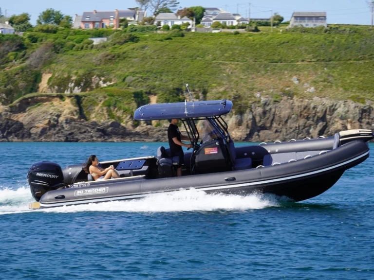 Charter a 3D Tender 850 DREAM in Brest on Samboat