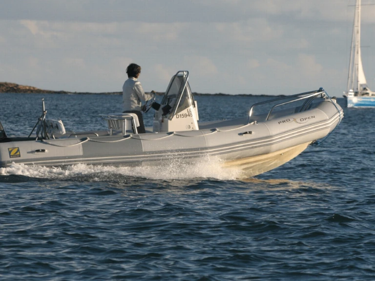 Hire RIB Zodiac with a boat licence