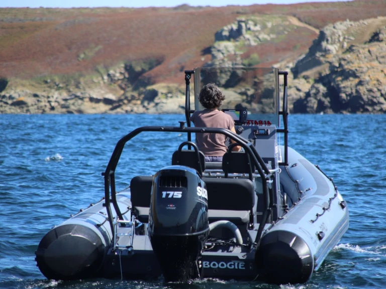 RIB hire in Port-Louis - Zodiac Pro 7