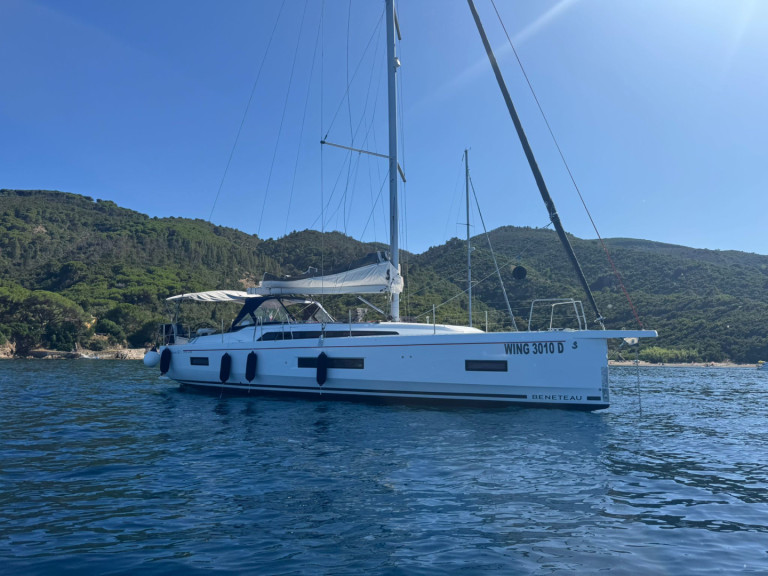 Sailboat hire in Salivoli - Bénéteau Oceanis 40.1