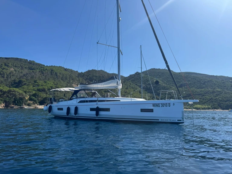 Sailboat hire in Salivoli - Bénéteau Oceanis 40.1