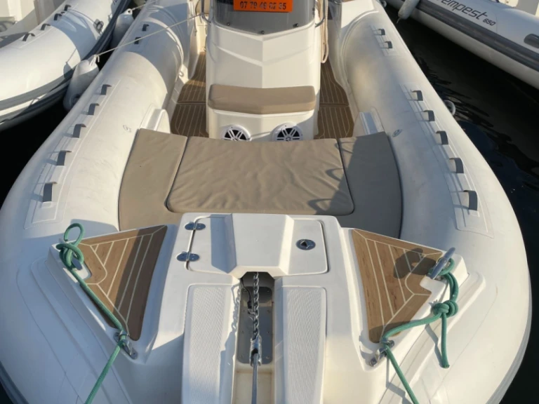 Yacht charter Port de Saint-Cyprien Méditerranée - Capelli Tempest 700 Sun on SamBoat