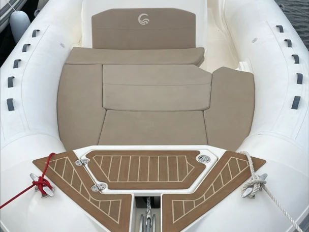 Hire RIB Capelli with a boat licence